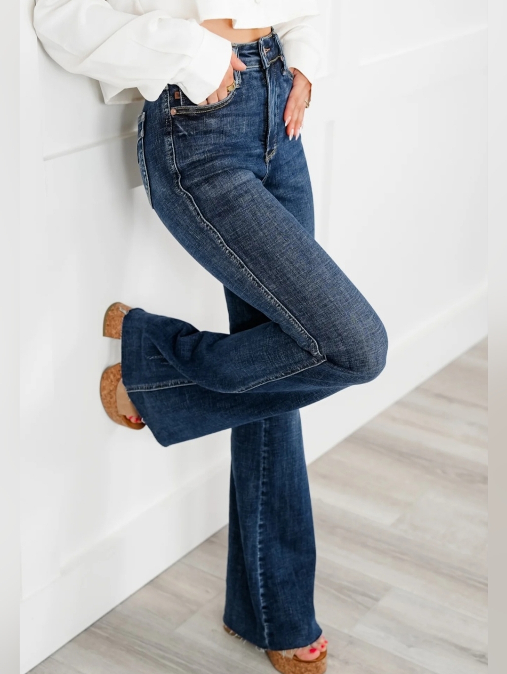 Judy Blue The Amelia Dark Wash Tummy Control Flare Jeans Raw Hem - Picture 2 of 9